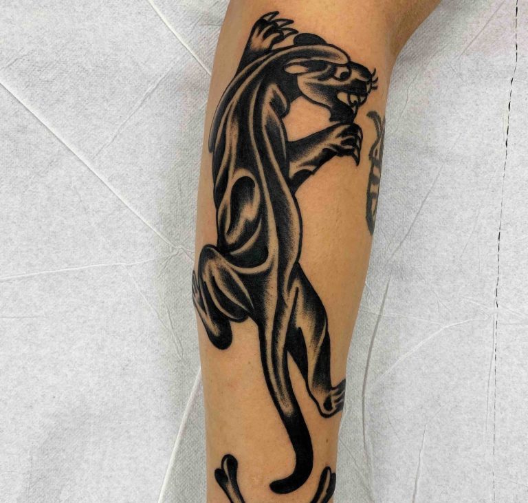 Traditional tattoo Berlin – Tattoos by Mariano – a crawling panther design tattooed on a forearm.