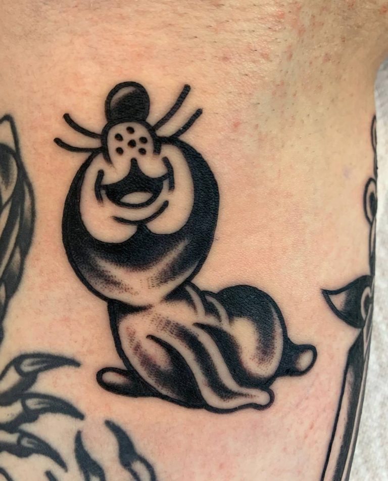 Traditional tattoo Berlin – Tattoos by Mariano – a cute seal in black and grey traditional tattoo