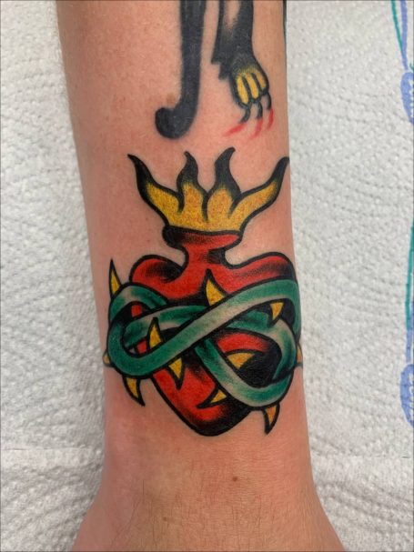 Traditional tattoo Berlin – Tattoos by Mariano – traditional sacred heart